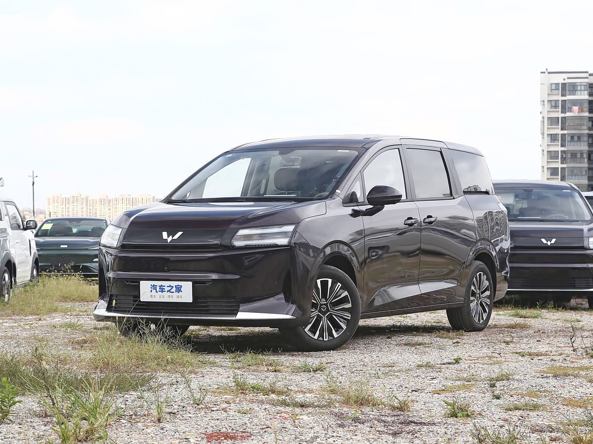 Wuling Starlight 730